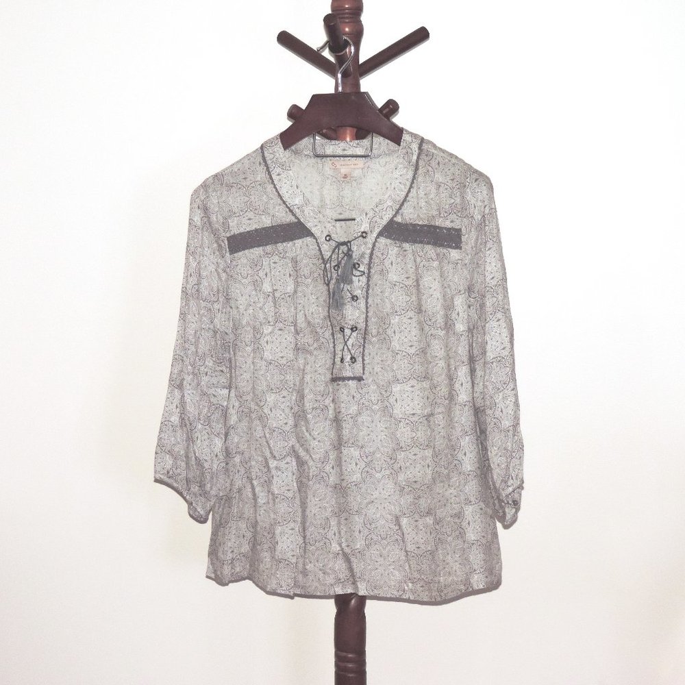 Dressbarn gray paisley lace front pullover blouse